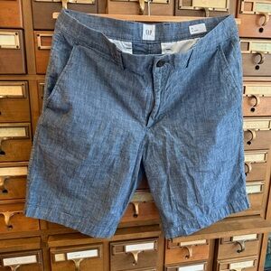 GAP Men's Chambray Blue Flat Front Shorts